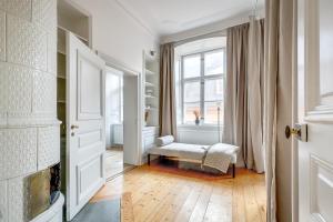 3BR Central- Royal Castle & Old Town at Your Door!