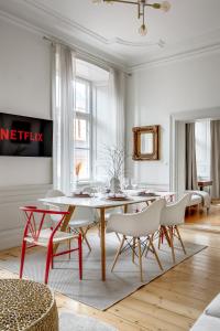 3BR Central- Royal Castle & Old Town at Your Door!