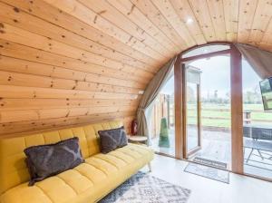 The Hideaway Glamping Pod 2 With Hot Tub & Cold Shower