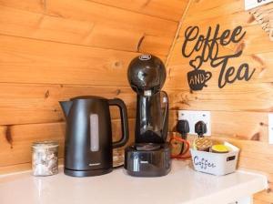 The Hideaway Glamping Pod 2 With Hot Tub & Cold Shower