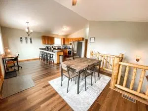 Secluded Cabin_fishing_hiking_relaxing_fireplace - Divide