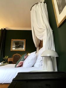 Sejours chez l'habitant Chambre d-hotes Lou - Chateau Le Bas Bleu : photos des chambres