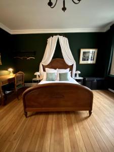 Sejours chez l'habitant Chambre d-hotes Lou - Chateau Le Bas Bleu : photos des chambres