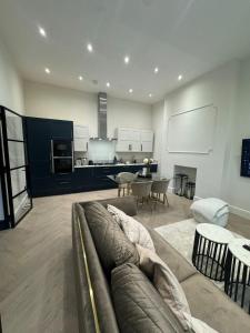 The Location! Holland Park