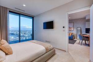 Luxury Apartment on 16th Floor in Mercury Tower
