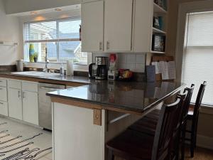 Queen Bea-Seattle-Queen Anne-Upper Level