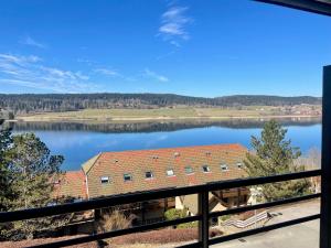 Malbuisson appartement avec balcon vue sur le lac