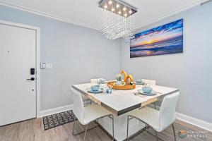 Upscale Dog Friendly and STEPS to the Beach! Spacious Modern Chic Condo!