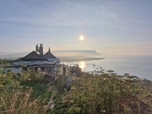 A Cosy Cabin at Cuckmere Haven