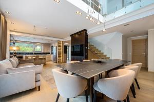 Magnolia House with Indoor Swimming Pool and Sauna
