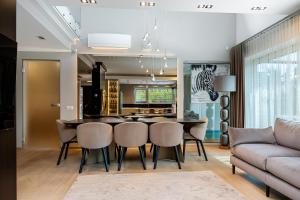 Magnolia House with Indoor Swimming Pool and Sauna