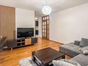 Apartment Lara - spacious and comfortable 2-bed, 2-bath apartment
