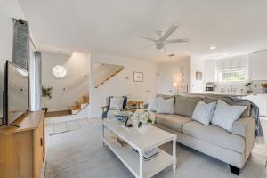 Lakefront Retreat w Kayaks & Fire Pit in Clermont