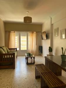 Depto 2 ambientes vista lateral al mar