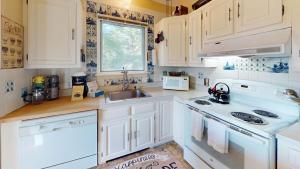 Silver Spring Chalet Spacious 4BR Retreat 1888