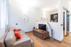 Modern Suite I Free WiFi, AC & Metro Nearby