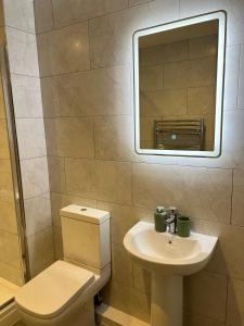 Town centre 1 Cozy king size bed ensuit shower