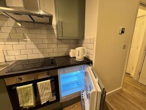 Town centre 1 Cozy king size bed ensuit shower