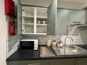 Town centre 1 Cozy king size bed ensuit shower