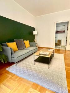 Downtown Milan Chic Apartment - Quiet Retreat with Free WIFI & Air Conditioning