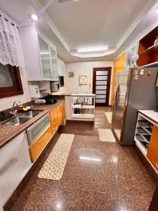 Linda Casa de Alto Padrão 500mts Praia Enseada