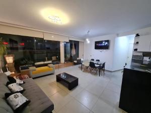 Departamento de Playa (con piscina propia) en km 107 Asia, Lima