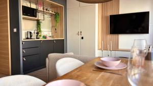 Lost inn Lyon Part dieu -Entre centre ville et gare part dieu -Netflix