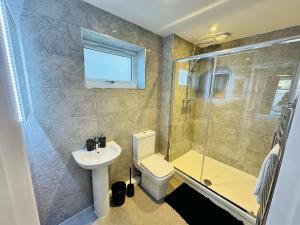 2 have fun in Huntingdon entire flat