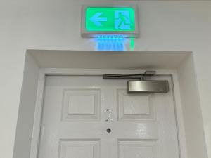 2 have fun in Huntingdon entire flat