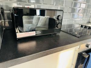 2 have fun in Huntingdon entire flat