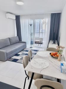 Apartment with pool, near the see