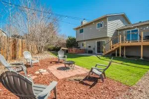 Iron View Hot Tub Fire Pit & Breathtaking Views - Pikeview