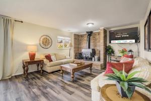 Iron View Hot Tub Fire Pit & Breathtaking Views