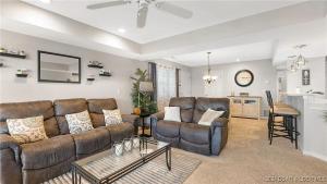 Gourgeous lake views, amazing susets, on main channel