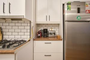 Central Modern & Pretty Apartment