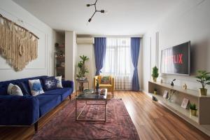 Central Modern & Pretty Apartment