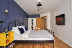 Central Modern & Pretty Apartment