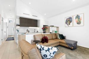 Mod House Ocean Grove- Walk to the shops, cafes, beach and park! Brand new luxury apartment in gated complex