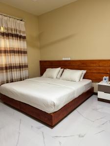Endhaa, Divers Home