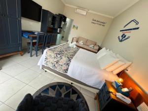 Flat Amarilis em Riviera São Lourenço - com arrumação, café manhã, wifi privat, toalhas praia e piscina e enxoval completo com trocas toalhas