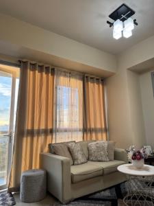 S & E Condo with Panoramic View