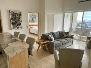 Oceanfront Condo for up to 7