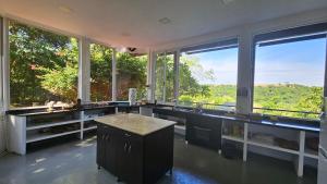 Amplia Casa Privada con Vistas Increíbles al Río