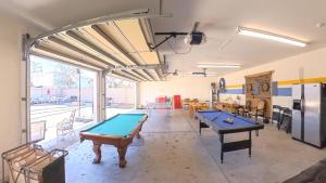 Elegant Huge Ocean View 4 King, Private Pool, Huge Yard, Enormous Game Garage, BBQ, & Rooftop Deck