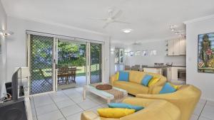 The Summit - Trinity Beach - Ocean Views !!