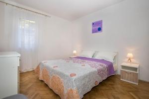 Apartments with WiFi Bol, Brac - 21411