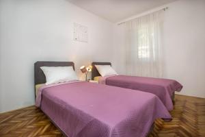 Apartments with WiFi Bol, Brac - 21411