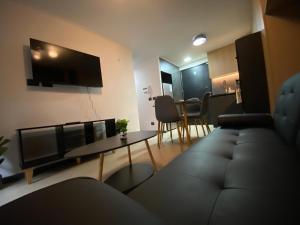 Depto a pasos de la playa, piscina, jacuzzi y patio