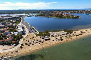 Apartments by the sea Nin, Zadar - 15842 