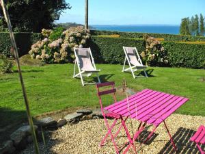 Maisons de vacances Stone House in Plougasnou near Sandy Beach : photos des chambres